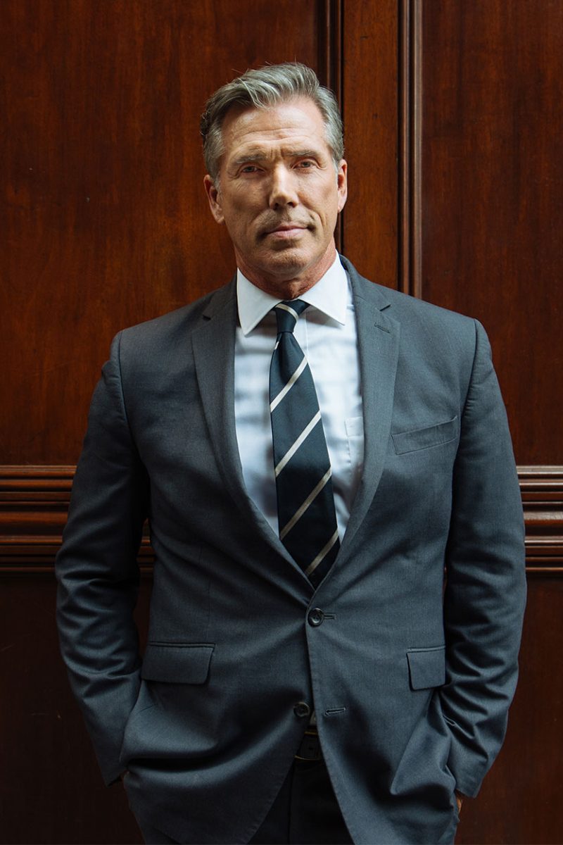 senior-businessman-in-new-york-B8ZAVR4.jpg